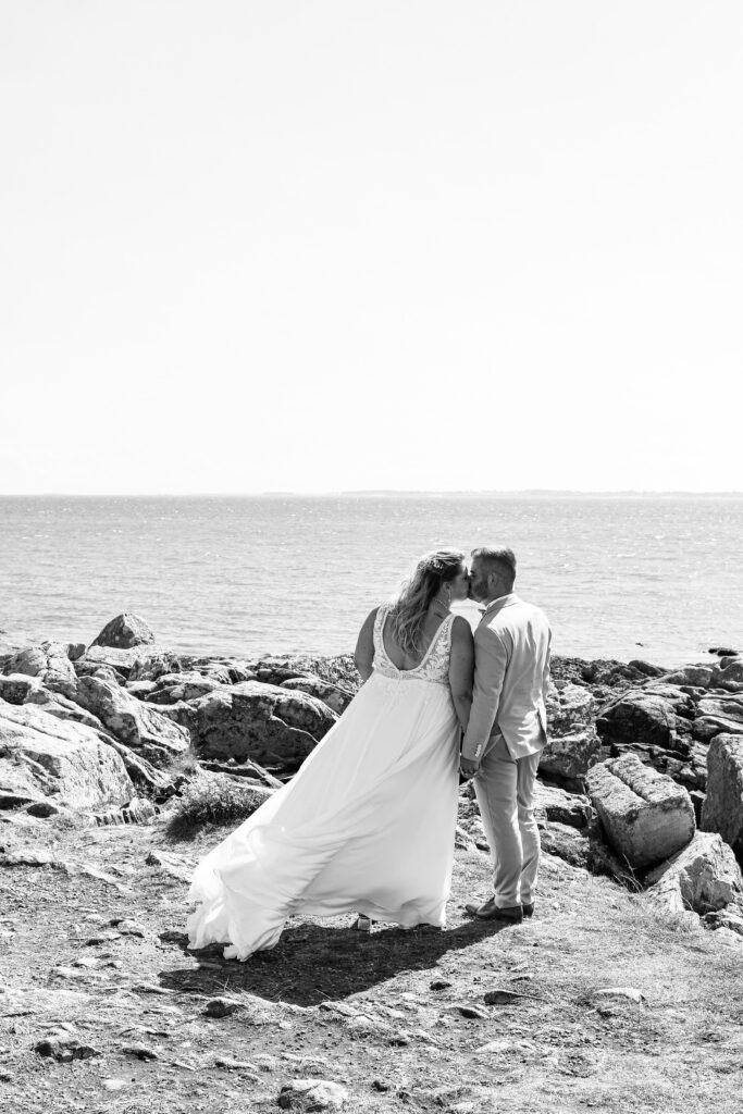 photo couple mariage bord de mer Carnac Morbihan